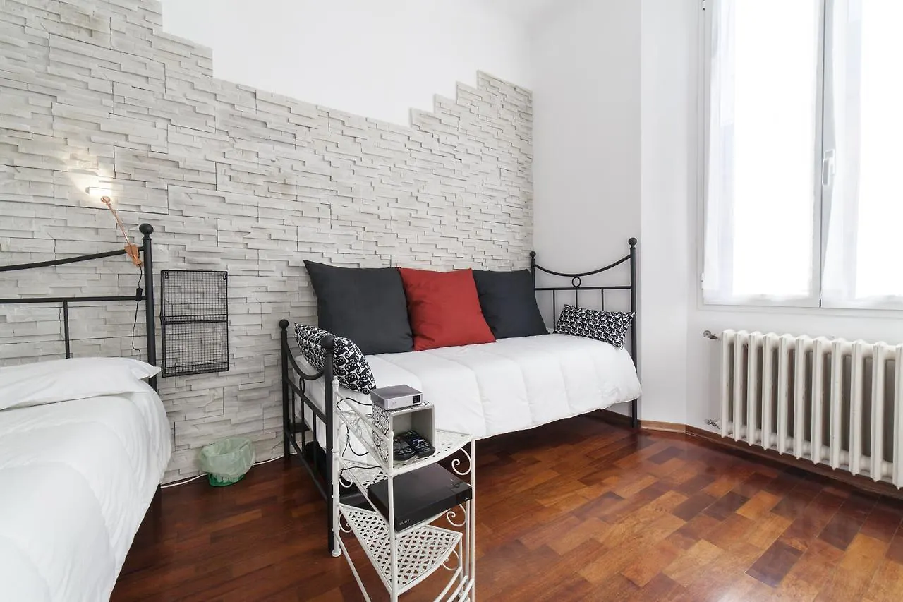 بولونيا La Cineteca Bed And Breakfast