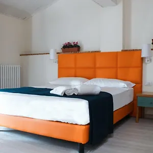 Hotel Azzurra, Bolonha